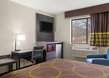 Super 8 by Wyndham Hagerstown I-70 hotel thumbnail 6