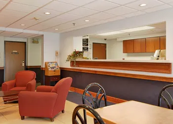 Super 8 by Wyndham Manchester Airport hotel thumbnail 4