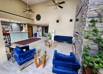 Super 8 by Wyndham Pine Bluff hotel thumbnail 2