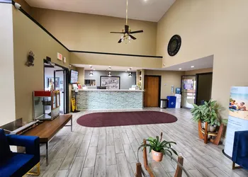 Super 8 by Wyndham Pine Bluff hotel thumbnail 3