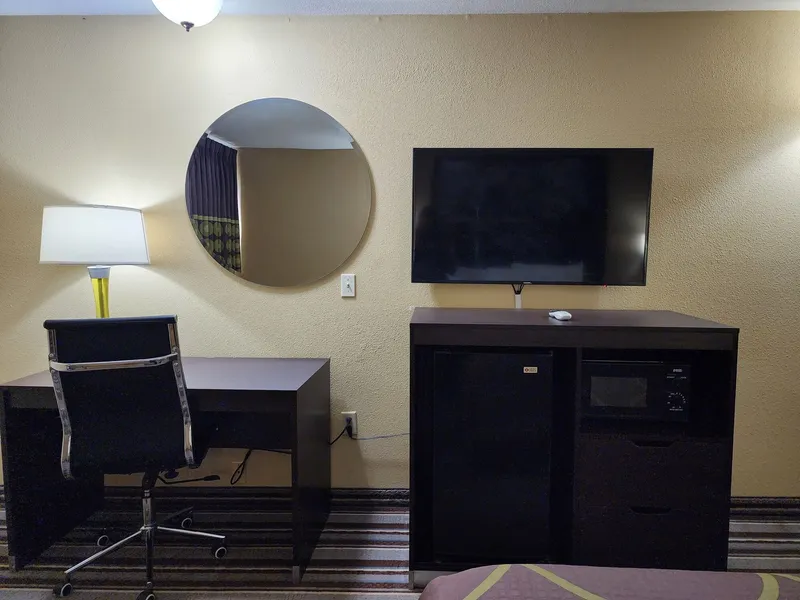 Super 8 by Wyndham Pine Bluff hotel detail image 6
