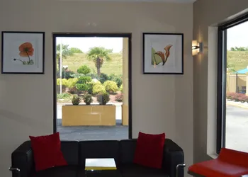 Super 8 by Wyndham Stockbridge hotel thumbnail 7