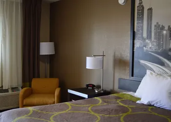 Super 8 by Wyndham Stockbridge hotel thumbnail 8