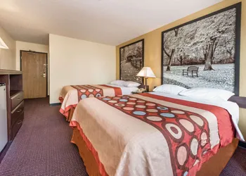 Super 8 by Wyndham Franklin/Middletown Area hotel thumbnail 5