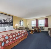 Super 8 by Wyndham Franklin/Middletown Area hotel detail image 7