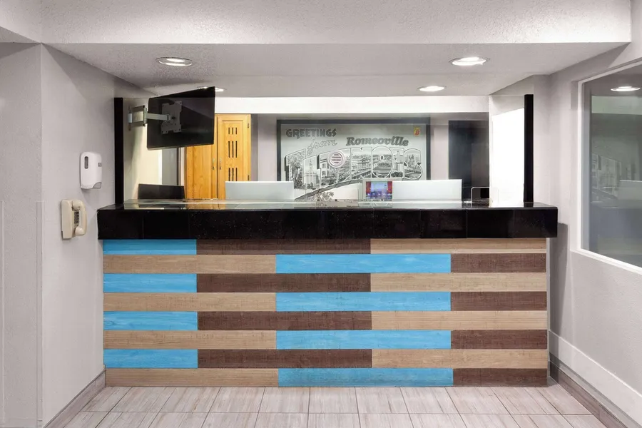 Super 8 by Wyndham Romeoville Bolingbrook hotel detail image 2
