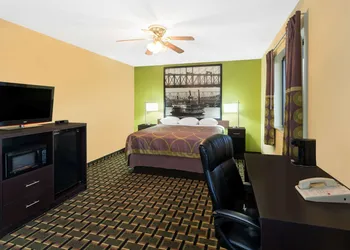 Super 8 by Wyndham Marietta hotel thumbnail 4