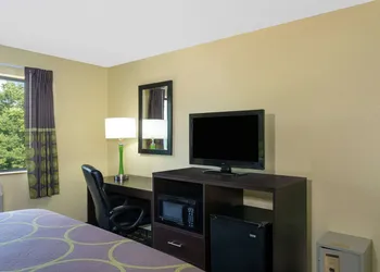 Super 8 by Wyndham Marietta hotel thumbnail 5