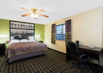 Super 8 by Wyndham Marietta hotel thumbnail 6