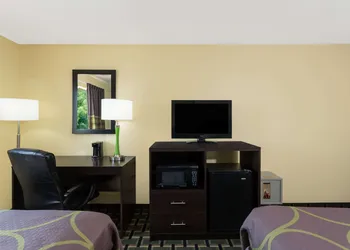 Super 8 by Wyndham Marietta hotel thumbnail 7
