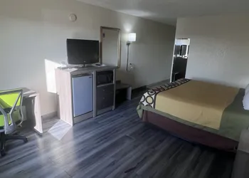 Super 8 by Wyndham Ft Stockton hotel thumbnail 4