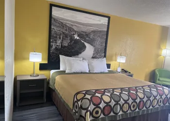 Super 8 by Wyndham Ft Stockton hotel thumbnail 5