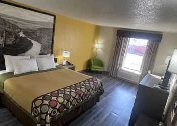 Super 8 by Wyndham Ft Stockton hotel thumbnail 6