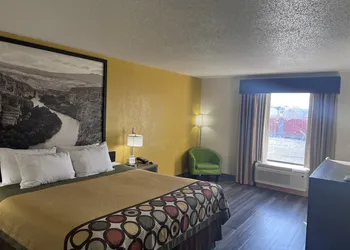 Super 8 by Wyndham Ft Stockton hotel thumbnail 7