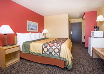 Super 8 by Wyndham Appleton hotel thumbnail 8