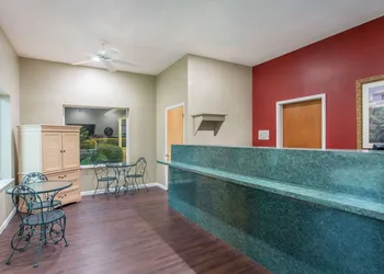 Super 8 by Wyndham Monticello hotel thumbnail 2
