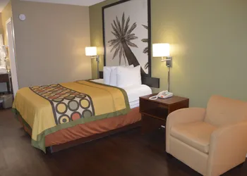Super 8 by Wyndham Monticello hotel thumbnail 5