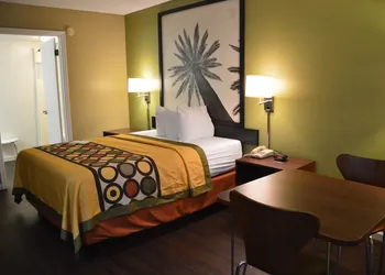 Super 8 by Wyndham Monticello hotel thumbnail 6