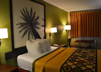 Super 8 by Wyndham Monticello hotel thumbnail 7