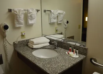 Super 8 by Wyndham Monticello hotel thumbnail 8