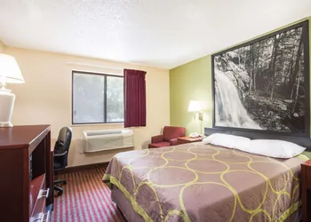 Super 8 by Wyndham Harrisonburg hotel thumbnail 6