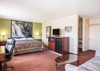 Super 8 by Wyndham Harrisonburg hotel thumbnail 7