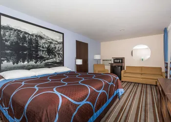 Super 8 by Wyndham Longmont/Twin Peaks hotel thumbnail 8