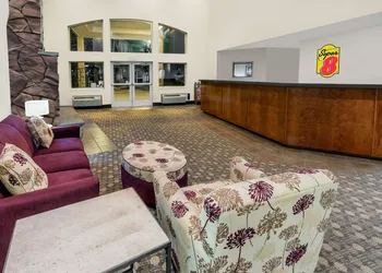Super 8 by Wyndham Central Pt Medford hotel thumbnail 2