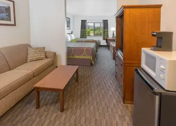 Super 8 by Wyndham Central Pt Medford hotel thumbnail 5