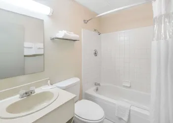 Americas Best Value Inn Knoxville Downtown North hotel thumbnail 8