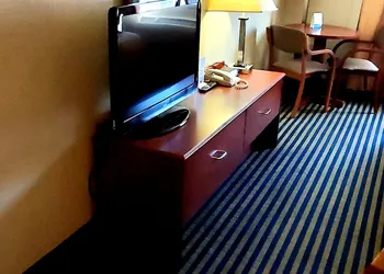 Super 8 by Wyndham Marshalltown hotel thumbnail 5