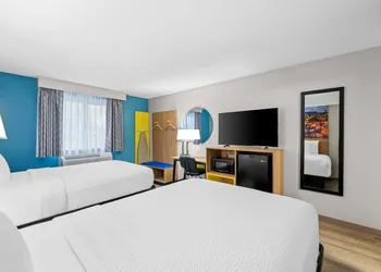 Days Inn by Wyndham Brunswick Bath Area hotel thumbnail 8
