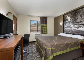 Super 8 by Wyndham Dubois hotel thumbnail 4