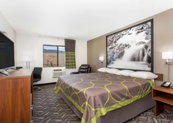 Super 8 by Wyndham Dubois hotel thumbnail 7