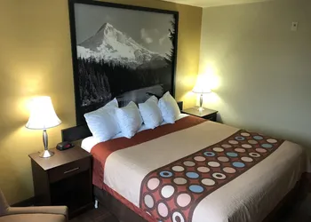 Super 8 by Wyndham Kennewick hotel thumbnail 8