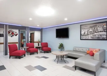 Super 8 by Wyndham Claremore OK hotel thumbnail 3