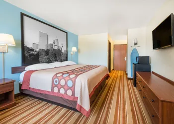 Super 8 by Wyndham Claremore OK hotel thumbnail 4