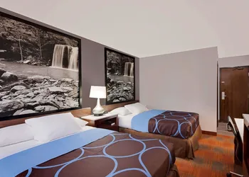 Super 8 by Wyndham Fayetteville hotel thumbnail 5