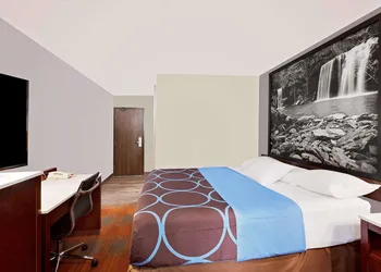 Super 8 by Wyndham Fayetteville hotel thumbnail 8