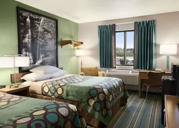 Super 8 by Wyndham Batesville hotel thumbnail 3
