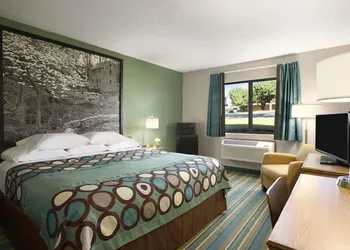 Super 8 by Wyndham Batesville hotel thumbnail 5