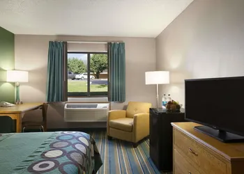 Super 8 by Wyndham Batesville hotel thumbnail 6