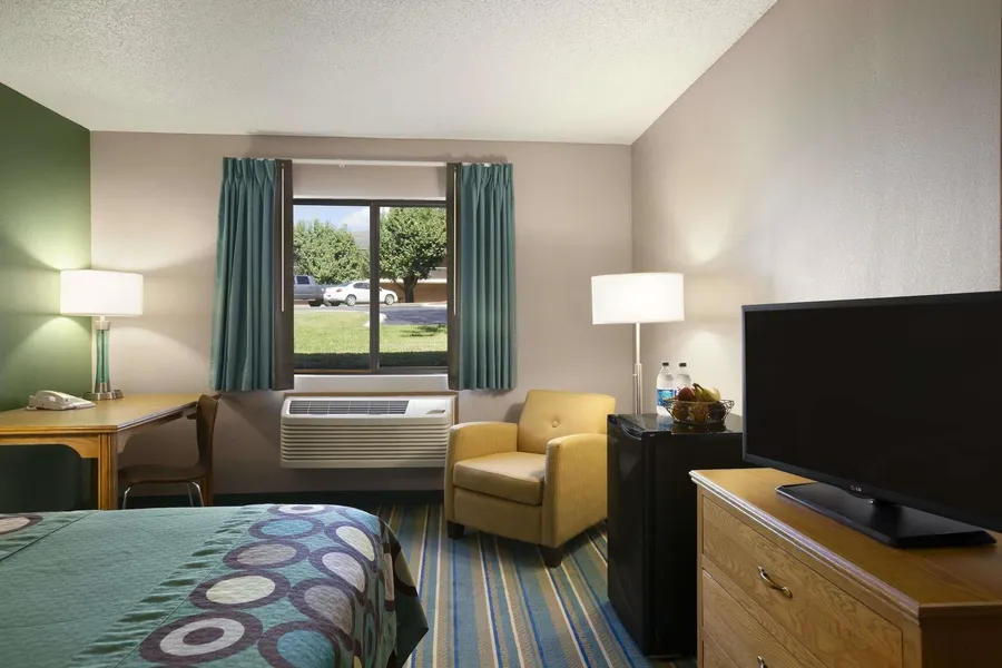 Super 8 by Wyndham Batesville hotel detail image 6