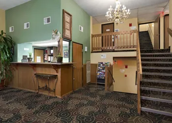 Super 8 by Wyndham Russellville hotel thumbnail 2