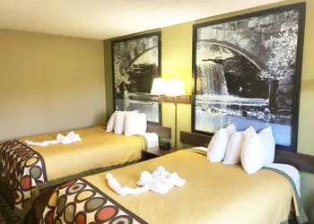 Super 8 by Wyndham Russellville hotel thumbnail 8