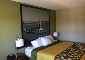 Super 8 by Wyndham Amsterdam hotel thumbnail 5