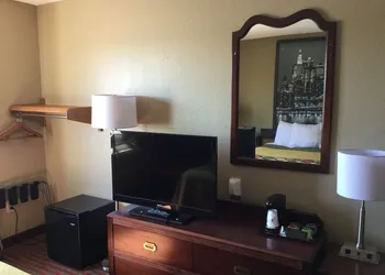Super 8 by Wyndham Amsterdam hotel thumbnail 6