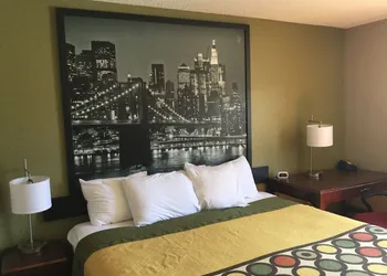 Super 8 by Wyndham Amsterdam hotel thumbnail 8