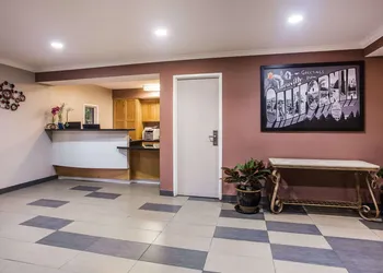 Super 8 by Wyndham Vacaville hotel thumbnail 2