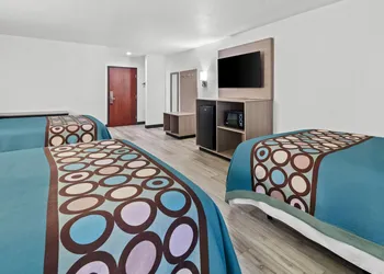 Super 8 by Wyndham Weatherford hotel thumbnail 8